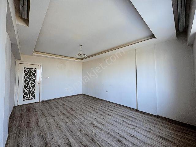 Beykent 1.etap'da Orman Manzaralı Cadde Üstü 2+1 Kiralık Daire