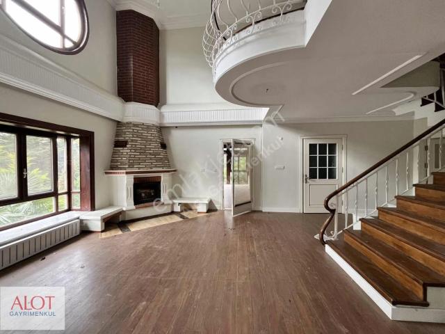 Beykoz Çavuşbaşı Baklacıda Doğa İçinde Satılık Lüks Villa
