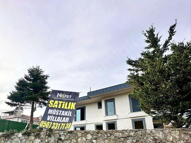 Beykoz Baklacıda Natamam Müstakil Villa 7+1 240 m