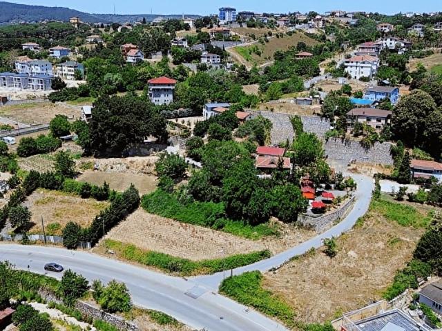 BEYKOZ ÇİFTLİK MH. 530 M2 VİLLA İMARLI SATILIK ARSAORMAN CEPHE