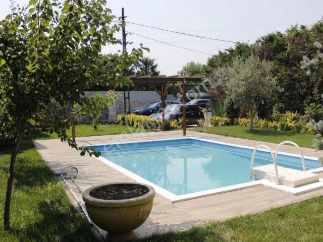 Beykoz Örnekköyde Havuzlu Otoparklibahceli Villa