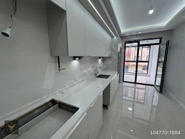 BEYLİKDÜZÜ YAKUPLU MAH HASIRCILAR AVM YAKIN METROBÜSE KOMŞU 2+1 DAİREMİZ