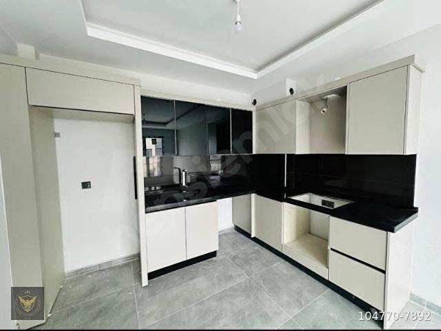 BEYLİKDÜZÜ YAKUPLU MAH HASIRCILAR AVM ARKASINDA METROBÜSE 5 DK YÜRÜME MESAFESİNDE 2+1 DAİREMİZ