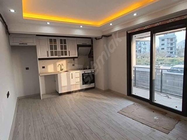 BEYLİKDÜZÜ YAKUPLU MAH ŞIK TASARIMLI METROBÜSE YAKIN AMERİKAN MUTFAKLI 2+1 DAİREMİZ