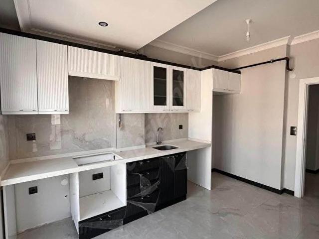BEYLİKDÜZÜ YAKUPLU MAH. KENT ORMANINA YAKIN HASIRCILAR AVM YAKIN METROBÜSE KOMŞU 2+1 DAİREMİZ