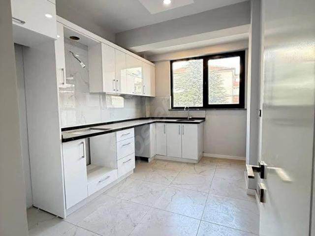 BEYLİKDÜZÜ YAKUPLU MAH MEDİLİFE HASTANESİNE YAKIN METROBÜSE KOMŞU 2+1 DAİREMİZ