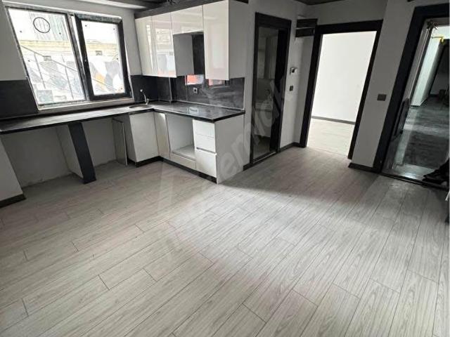 BEYLİKDÜZÜ YAKUPLU MAHALLESİ'NDE AMERİKAN MUTFAKLI GENİŞ M2 Lİ METROBÜSE KOMŞU 1+1 DAİREMİZ