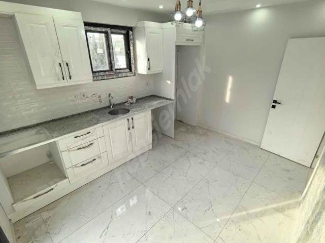 BEYLİKDÜZÜ YAKUPLU MAHALLESİNDE MEDİLİFE HASTANESİNE YÜRÜME MESAFESİNDE METROBÜSE KOMŞU 2+1 DAİREMİZ