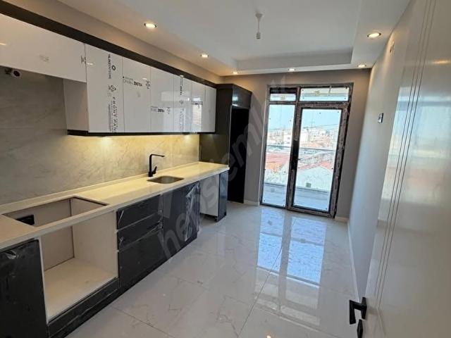 BEYLİKDÜZÜ YAKUPLU'DA YATIRIMLIK KUPON 2+1 DAİRE FIRSATI