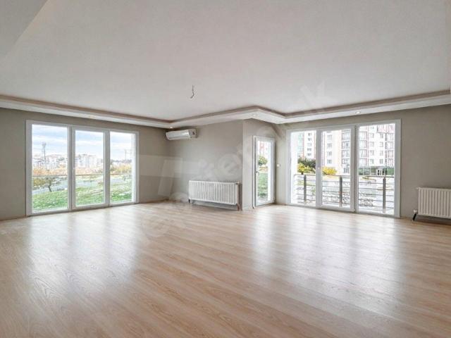BEYLİKDÜZÜ BESS GRUP TA MERKEZİ LOKASYONDA ARA KAT SATILIK DAİRE