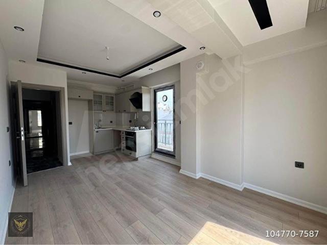 BEYLİKDÜZÜ CUMHURİYET MAH AMERİKAN MUTFAKLI ASANSÖRLÜ KULLANIŞLI 2+1 DAİRE