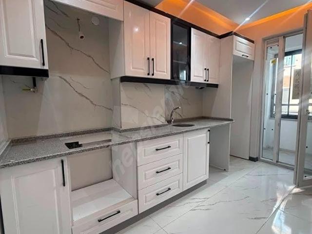 BEYLİKDÜZÜ CUMHURİYET MAH KAPALI MUTFAKLI METROBÜSE KOMŞU 1+1 FIRSAT DAİREMİZ