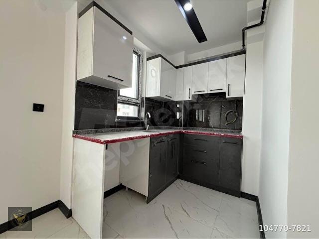 BEYLİKDÜZÜ CUMHURİYET MAHALLESİNDE METROBÜSE YÜRÜME MESAFESİNDE GENİŞ FERAH 1+1 DAİREMİZ
