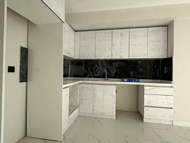 BEYLİKDÜZÜ CUMHURİYET MAHALLESİNDE AİLE OTURUMUNA UYGUN METROBÜSE KOMŞU 2+1 DAİREMİZ