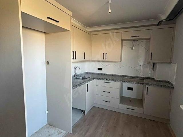 BEYLİKDÜZÜ CUMHURİYET MAHALLESİ'NDE DÜZ GİRİŞ 1+1 DAİRE