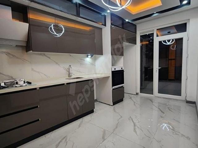BEYLİKDÜZÜ CUMHURİYET MAHALLESİNDE YÜKSEK KİRALIK GETİRİLİ 2+1 DAİREMİZ