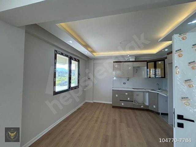 BEYLİKDÜZÜ CUMHURİYET MH. METROBÜSE YAKIN YATIRIMLIK OTURUMLUK 1+1 LÜX DAİREMİZ