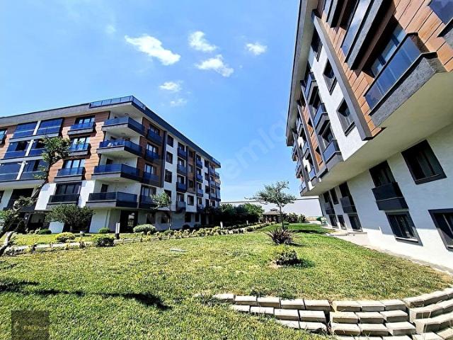 BEYLİKDÜZÜ KAVAKLIDA 3+1 GENİŞ M2 BALKONLU FULL AYDINLIK SIFIR DAİRE !