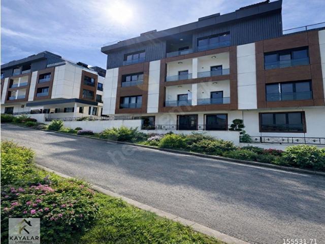 BEYLİKDÜZÜ MARİNA DA BUTİK SİTEDE OTOPARKLI GÜVENLİKLİ 2+1 DAİRE