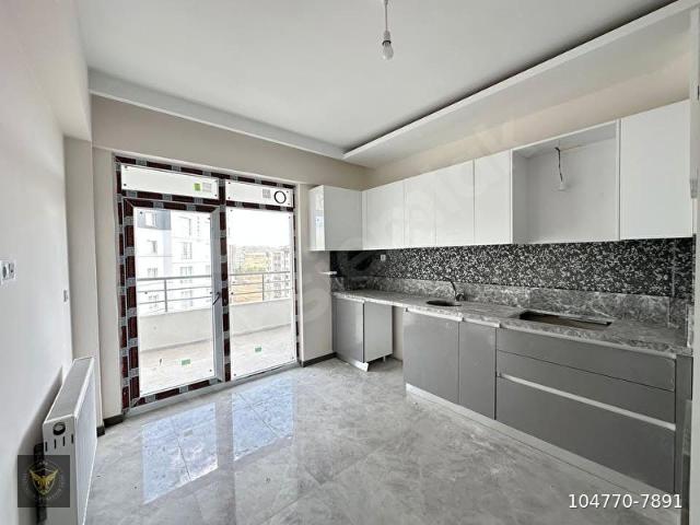 BEYLİKDÜZÜ OSB MAHALLESİNDE METROBÜSE KOMŞU GENİŞ M2 Lİ 2+1 DAİREMİZ