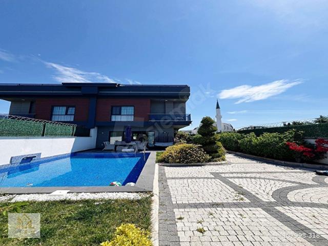 BEYLİKDÜZÜNDE AİLE KONFORU VE LÜX YAŞAM BİR ARADA 5+2 VİLLA !