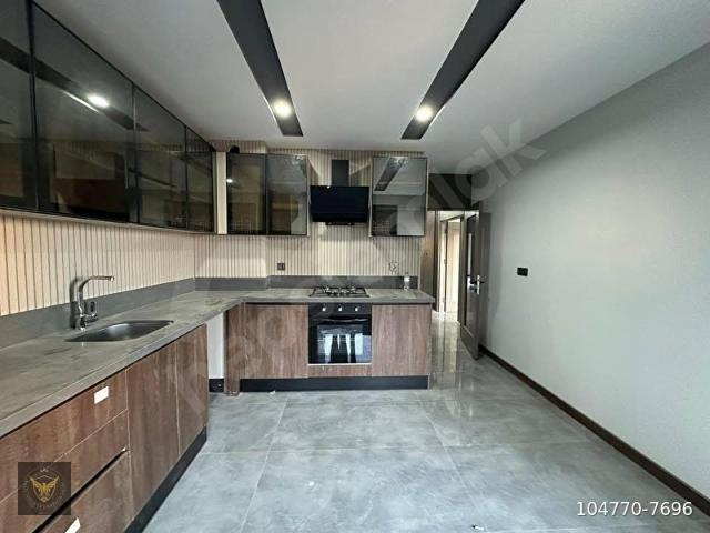 BEYLİKDÜZÜ'NDE MERKEZİ KONUMDA METROBÜSE YAKIN ŞIK TASARIMLI 2+1 DAİREMİZ
