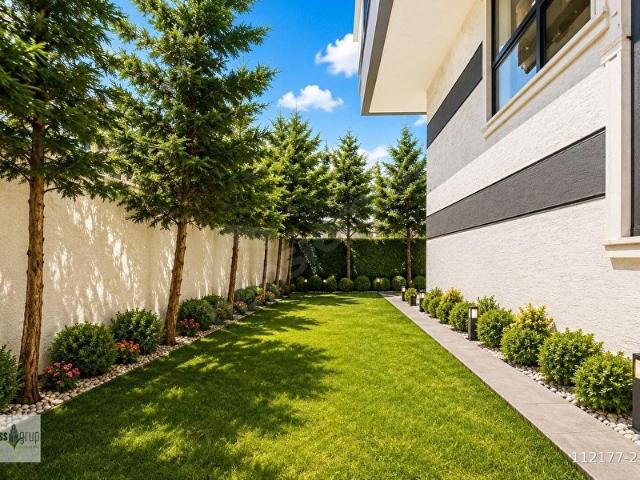 BEYLİKDÜZÜNDE SİTE İÇERİSİNDE BAHÇE KULLANIMLI 2+1 SATILIK DAİRE