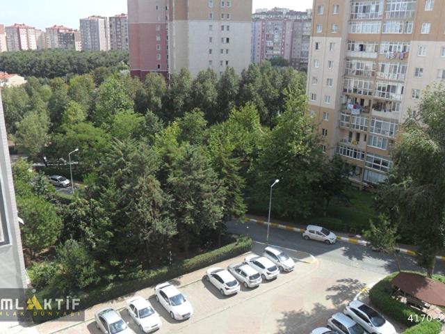 Beylikdüzü merkezde harika konumda bakımlı 2+1