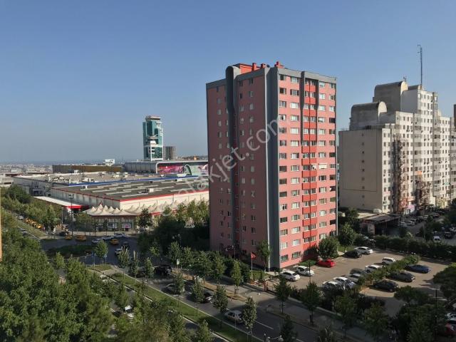 Beylikdüzü Metrobüse 3 Dk, Bahçeli, Otoparklı 3+1 Satılık Daire