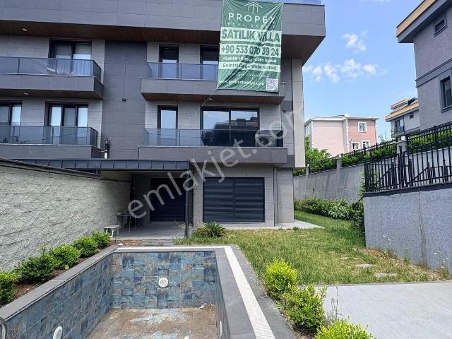 Beylikdüzü' Nde Satılık 6+2 İkiz Villa