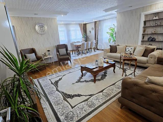 Beylikdüzü Adnan Kahveci 200 M² İçi Yapılı 4+2 Dubleks Daire