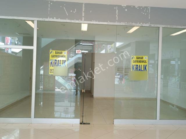 Beylikdüzü Beyazcity Avm Giriş Katında Kiralık Dükkan