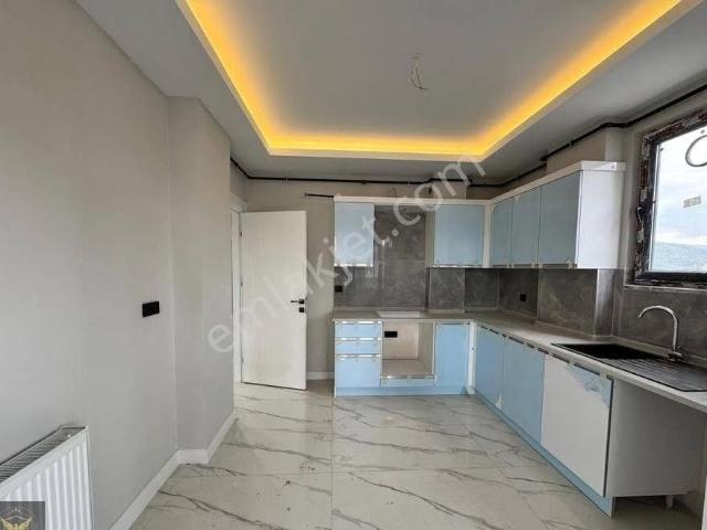 Beylikdüzü Cumhurıyet Mahallesi'nde Geniş M2 Li 3+1 Dairemiz