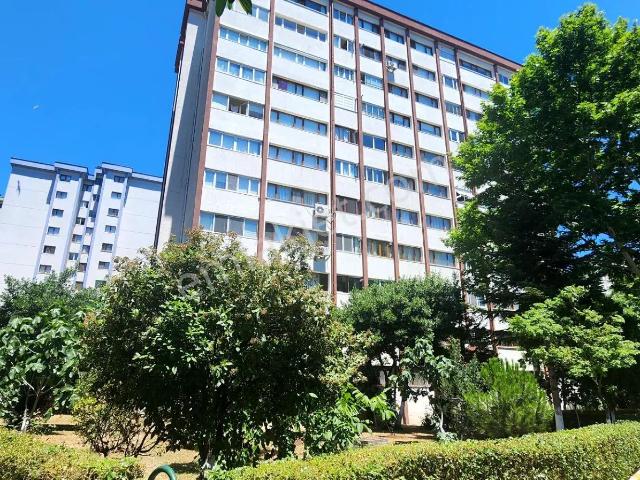Beylikdüzü Cumhuriyet Mahallesi Emek Evler Sitesi'nde Kiralık 3+1 Daire