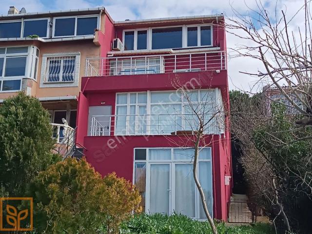 Beylikdüzü De Konut Ve Ticari Kullanımlı 6+1 Çok Amaçlı Villa