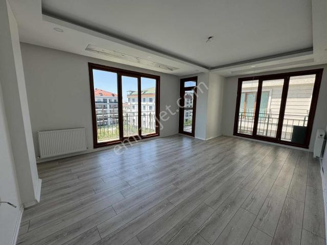 Beylikdüzü Dereağzı Mahallesi'nde Butik Site İçinde 2+1 Ara Kat