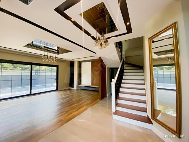 Beylikdüzü Dereağzında Özel Tasarımlı Sıfır Villa