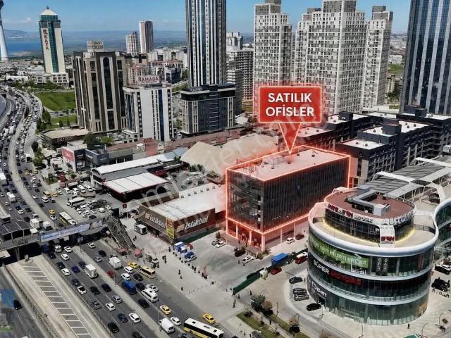 Beylikdüzü Empire'da E 5 Cepheli Satılık Lüks Ofis 125m²