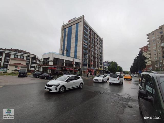 Beylikdüzü Yakuplu Eval Cadde Plaza'da Hürriyet Bulvarı Cepheli Kiralık 1+1 Ofis