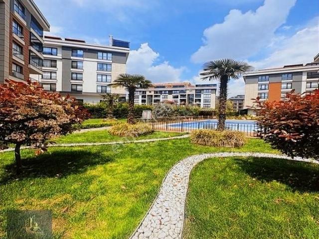 Beylikdüzü Kavaklı'da 3+1 Site İçi Yüzme Havuzlu Satılık Daire