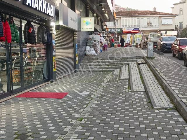 Beylikdüzü Kavaklıda Devren Ayakkabı Dükkani Ve Gıyım 2 Adet Dükkan