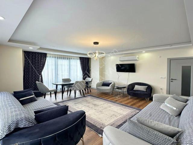 Beylikdüzü Kavaklı'da Satılık Deniz Manzaralı 5+2 Dubleks Daire