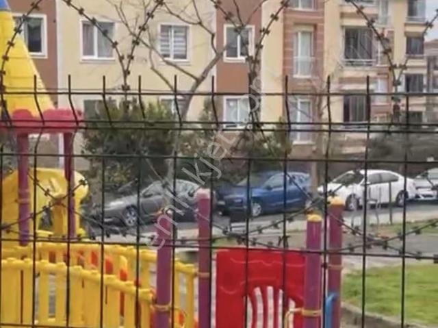 Beylikdüzü Kavaklı Merkez 100 M 2+1 Satılık