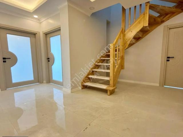 Beylikdüzü Kavaklı Merkezde Sıfır 5+2 Dubleks Daire