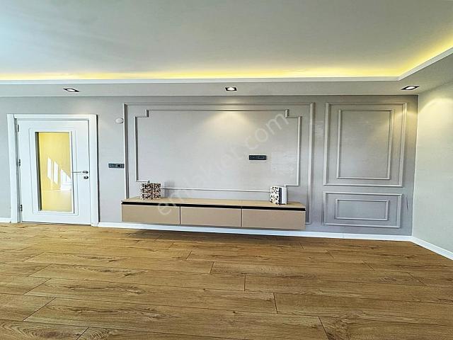 Beylikdüzü Villa Tadında Geniş Bahçeli Lüks 2+1 Bahçe Katı!