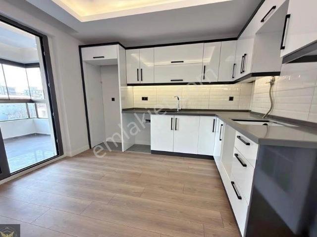 Beylikdüzü Yakuplu Mahallesinde Merkezi Konumda Metrobüse Komşu Şık Tasarımlı 2+1 Dairemiz