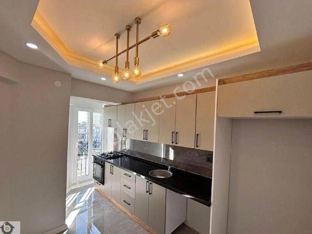 Beylikdüzü Yakuplu Mahallesinde Aile Oturumuna Uygun 2+1 Arakat Daire