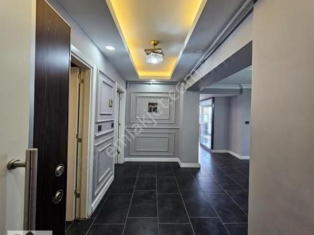 Beylikdüzü Yakuplu Mh. Kaytmakamlık Karşısı Eşyalı 2+1 Ofis