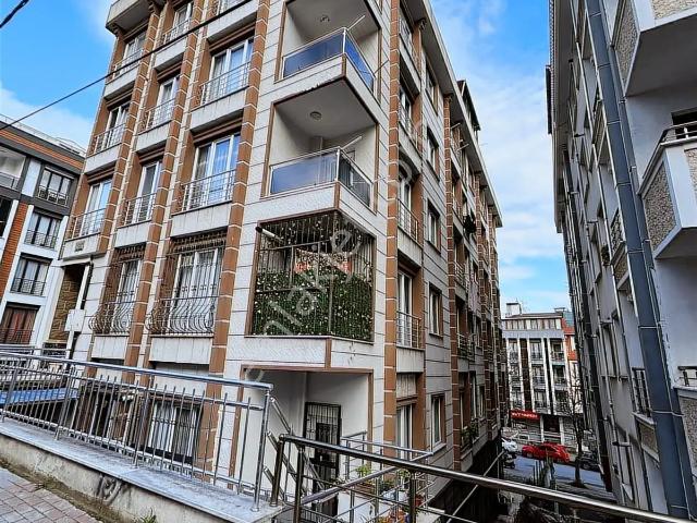 Beylikdüzü Yakuplu Satılık 2+1 Geniş Bahçe Katı Daire