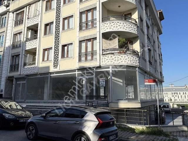 Beylikdüzü Yakuplu'da 330m² Vitrin Cepheli Kiralık İş Yeri